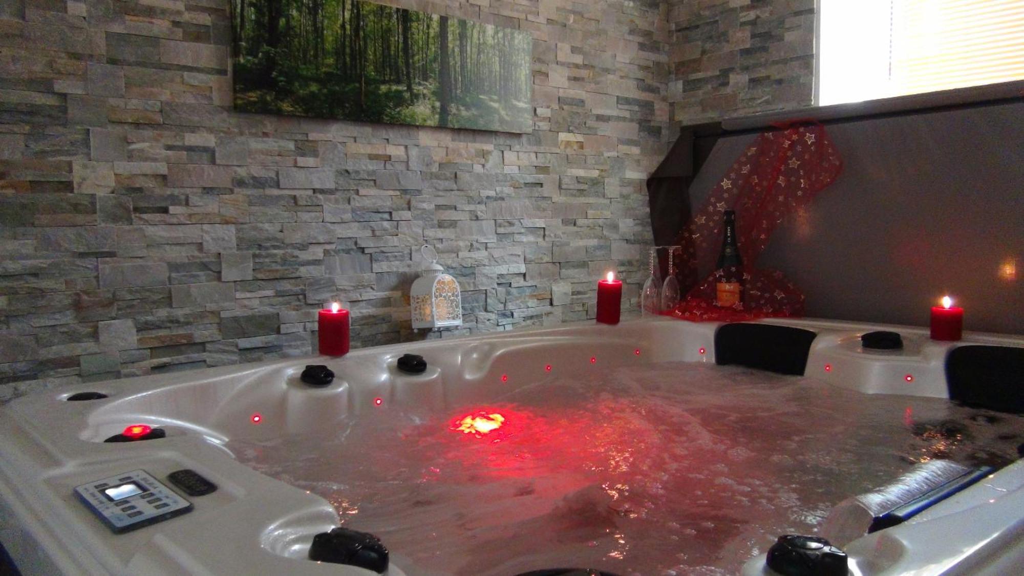 Le Clos Des Tilleuls: D-Day Suites with Private Spa Experiences La Vendelee Exterior photo