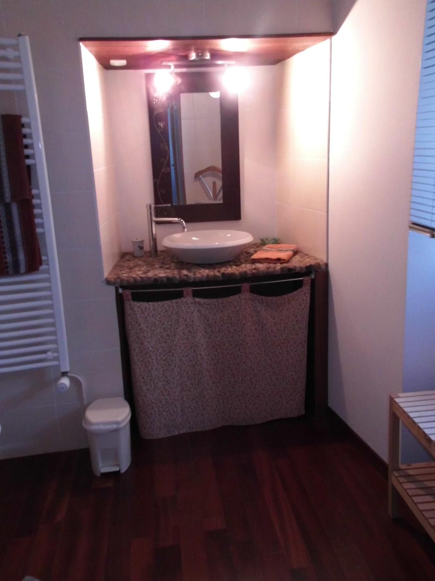 Le Clos Des Tilleuls: D-Day Suites with Private Spa Experiences La Vendelee Room photo