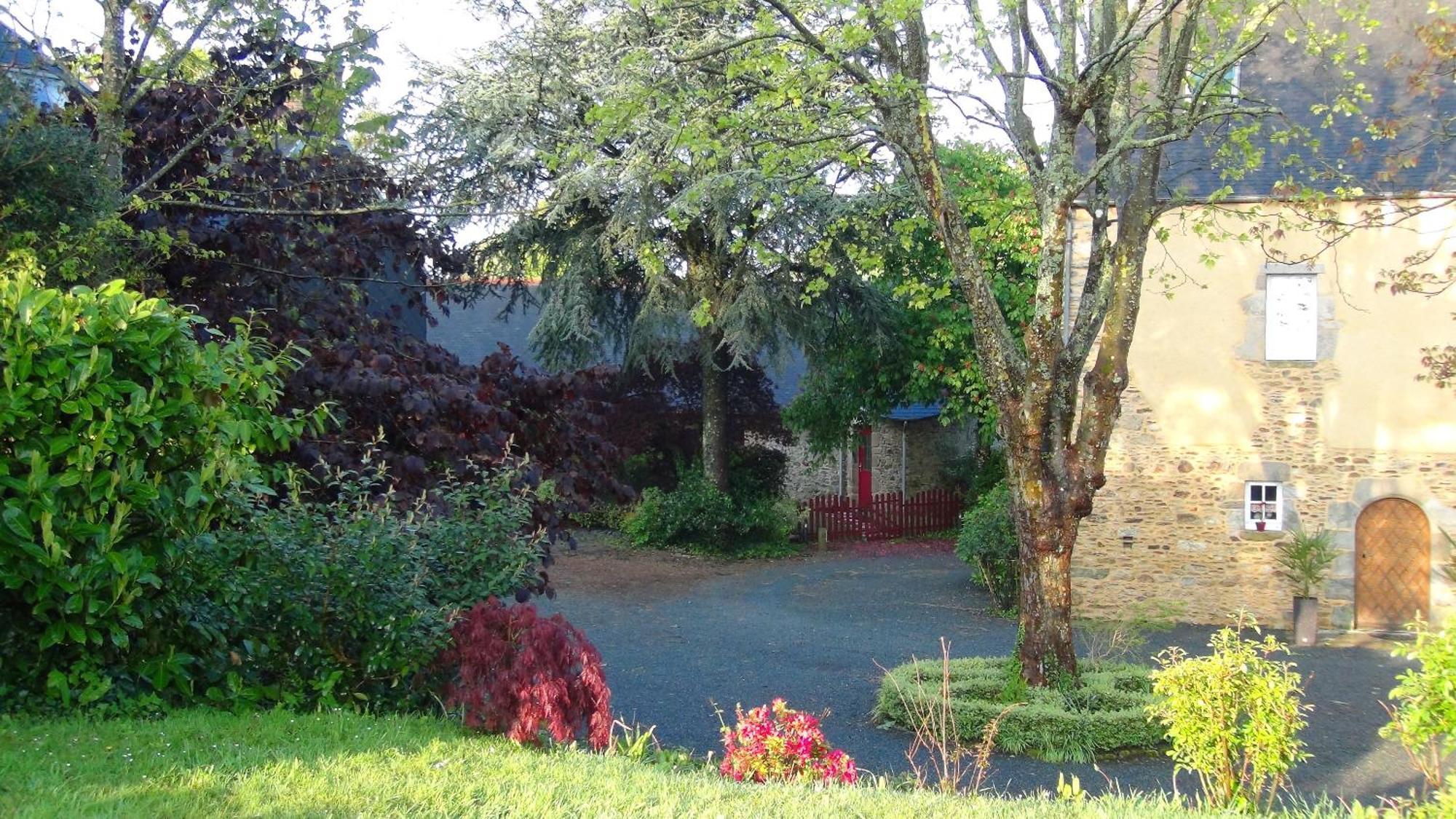 Le Clos Des Tilleuls: D-Day Suites with Private Spa Experiences La Vendelee Exterior photo