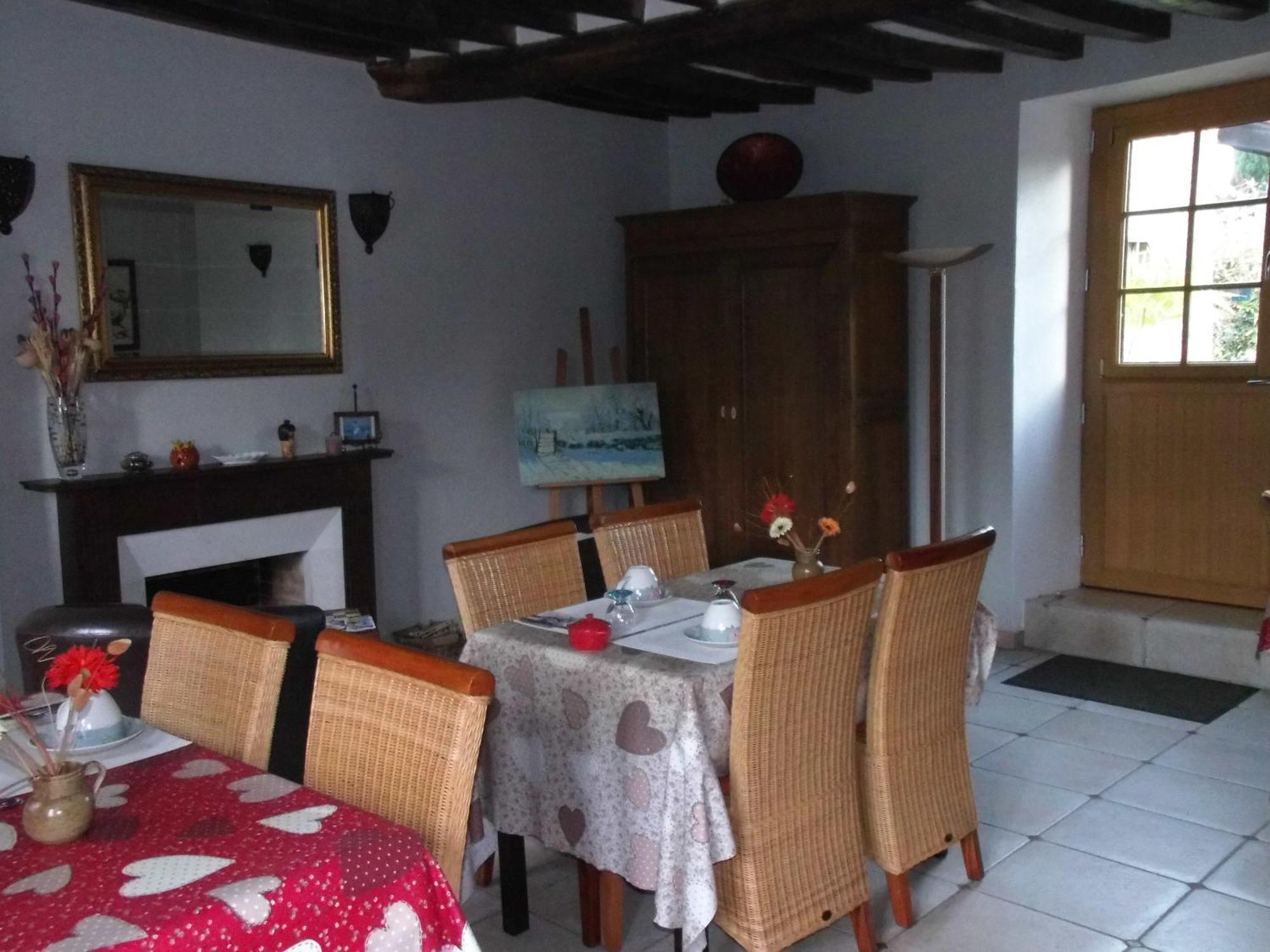 Le Clos Des Tilleuls: D-Day Suites with Private Spa Experiences La Vendelee Room photo